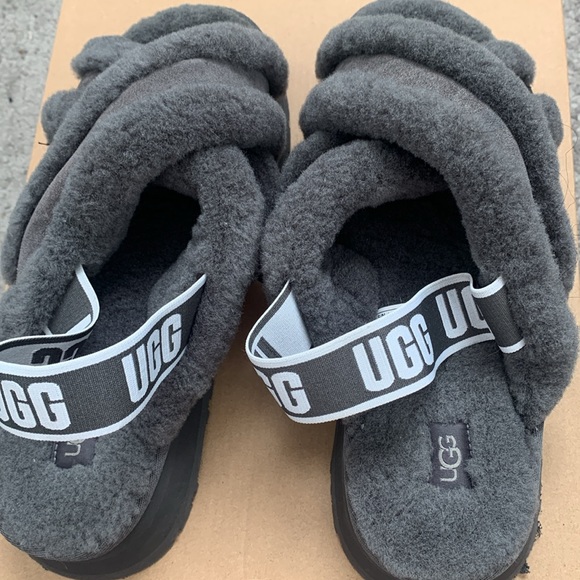 UGG Sayuri Platform Cross Slides - Picture 3 of 4